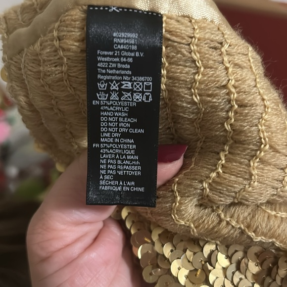 Gold Sequin Beret - Picture 3 of 3